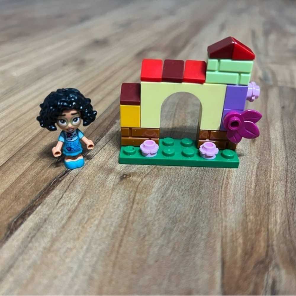 LEGO Disney Maribel Micro Doll Figure and Madrigal Encanto‎ Princess